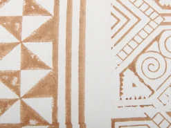 Almofada Decorativa Com Padrao Geometrico Em Algodao Castanho Claro E Branco 45 X 45 Cm Malus