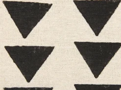 Almofada Decorativa Com Padrao De Triangulos Em Algodao Creme E Preto 45 X 45 Cm Cercis