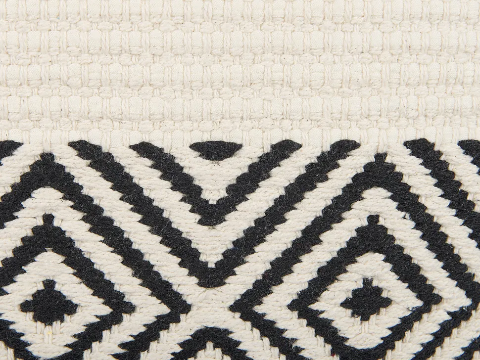 Almofada Decorativa Em Algodao Creme E Preto Com Padrao Geometrico 45 X 45 Cm Calanthe