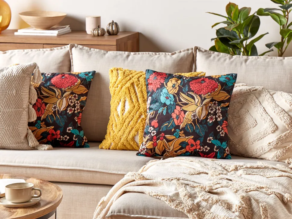 Almofada Decorativa Em Veludo Multicolor Com Padrao De Flores 45 X 45 Cm Protea