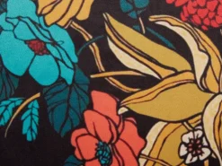 Almofada Decorativa Em Veludo Multicolor Com Padrao De Flores 45 X 45 Cm Protea