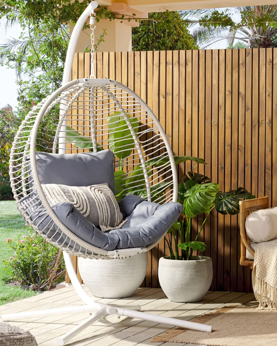 Cadeira Suspensa Em Metal E Corda Branca Com Suporte Arco