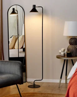 Candeeiro De Chao Em Metal Preto 154 Cm Rimava