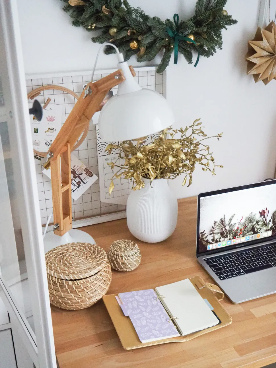 Candeeiro De Mesa Articulado Em Metal Branco E Madeira Salado
