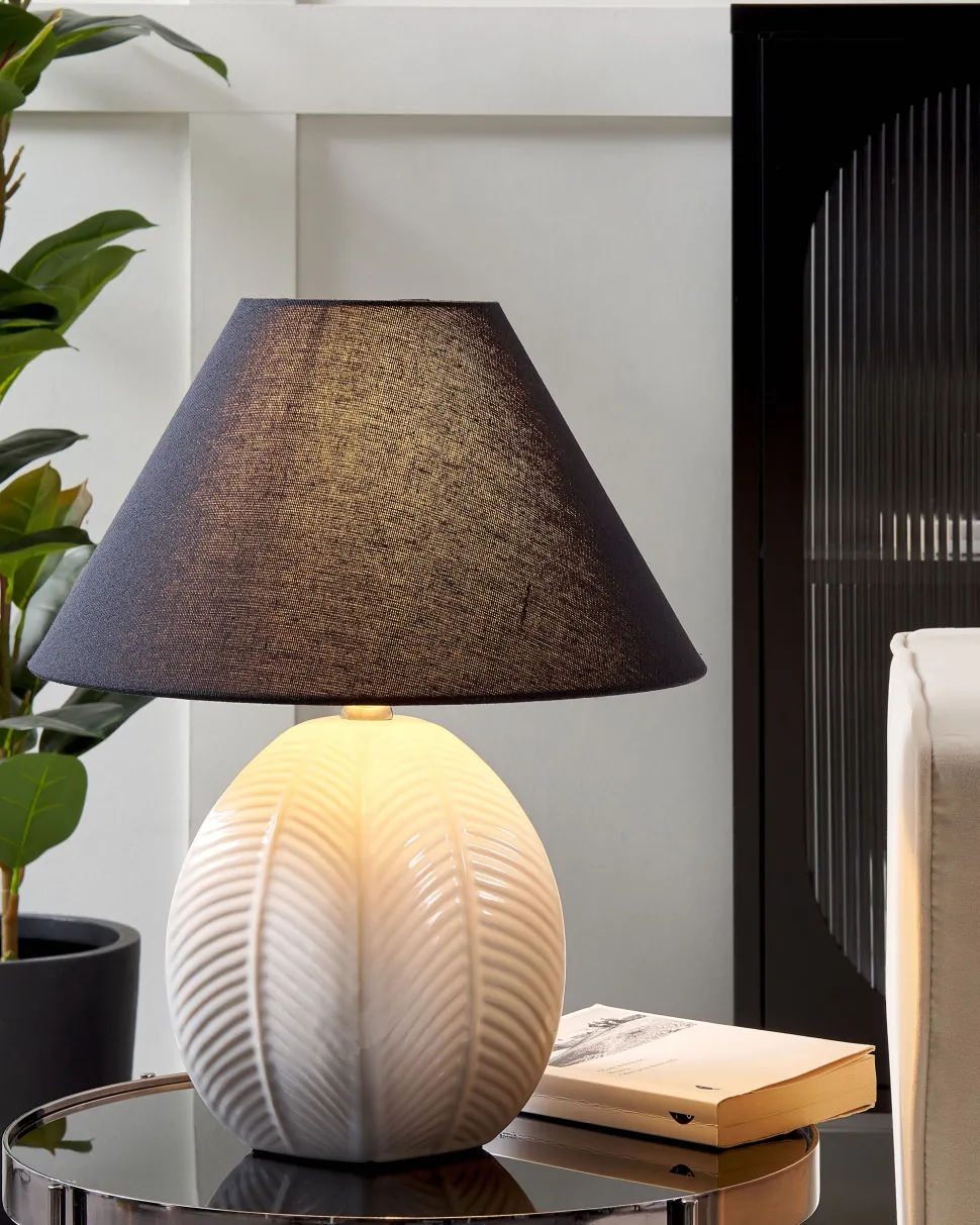 Candeeiro De Mesa Em Ceramica Creme Cadena