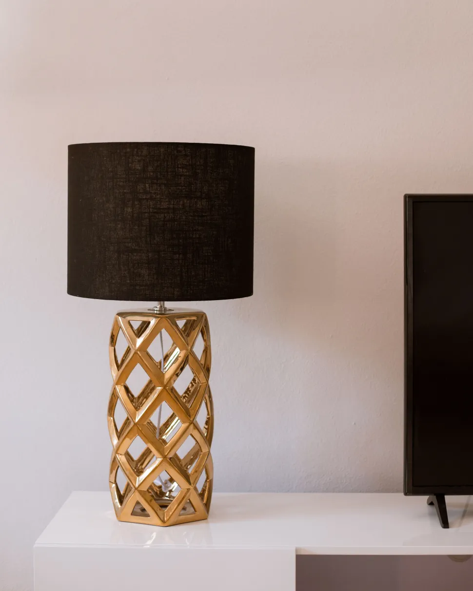 Candeeiro De Mesa Em Ceramica Dourada E Preto 71 Cm Selja