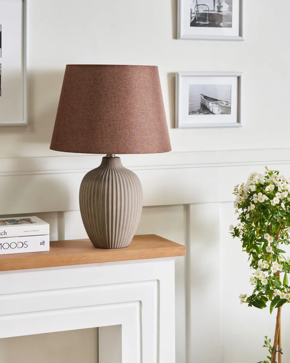 Candeeiro De Mesa Em Ceramica Castanha Fergus