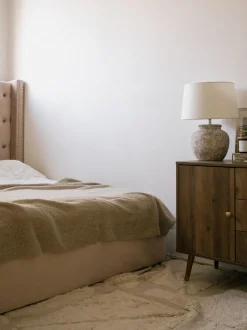 Candeeiro De Mesa Em Ceramica Creme E Branco 47 Cm Mareb