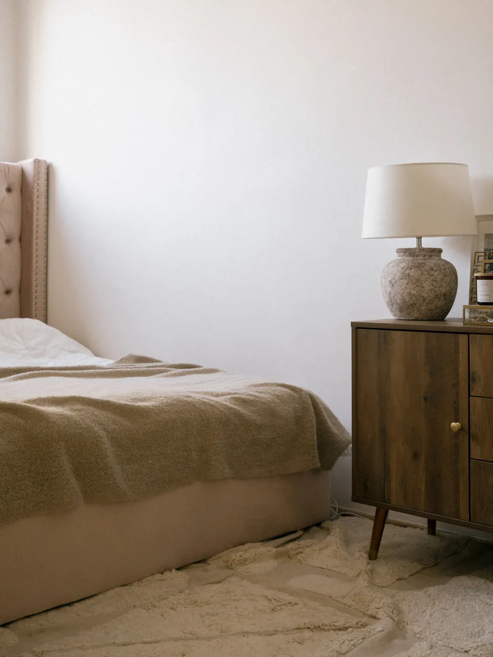 Candeeiro De Mesa Em Ceramica Creme E Branco 47 Cm Mareb