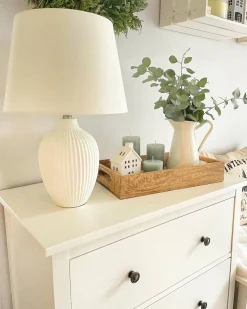 Candeeiro De Mesa Em Ceramica Branca Fergus