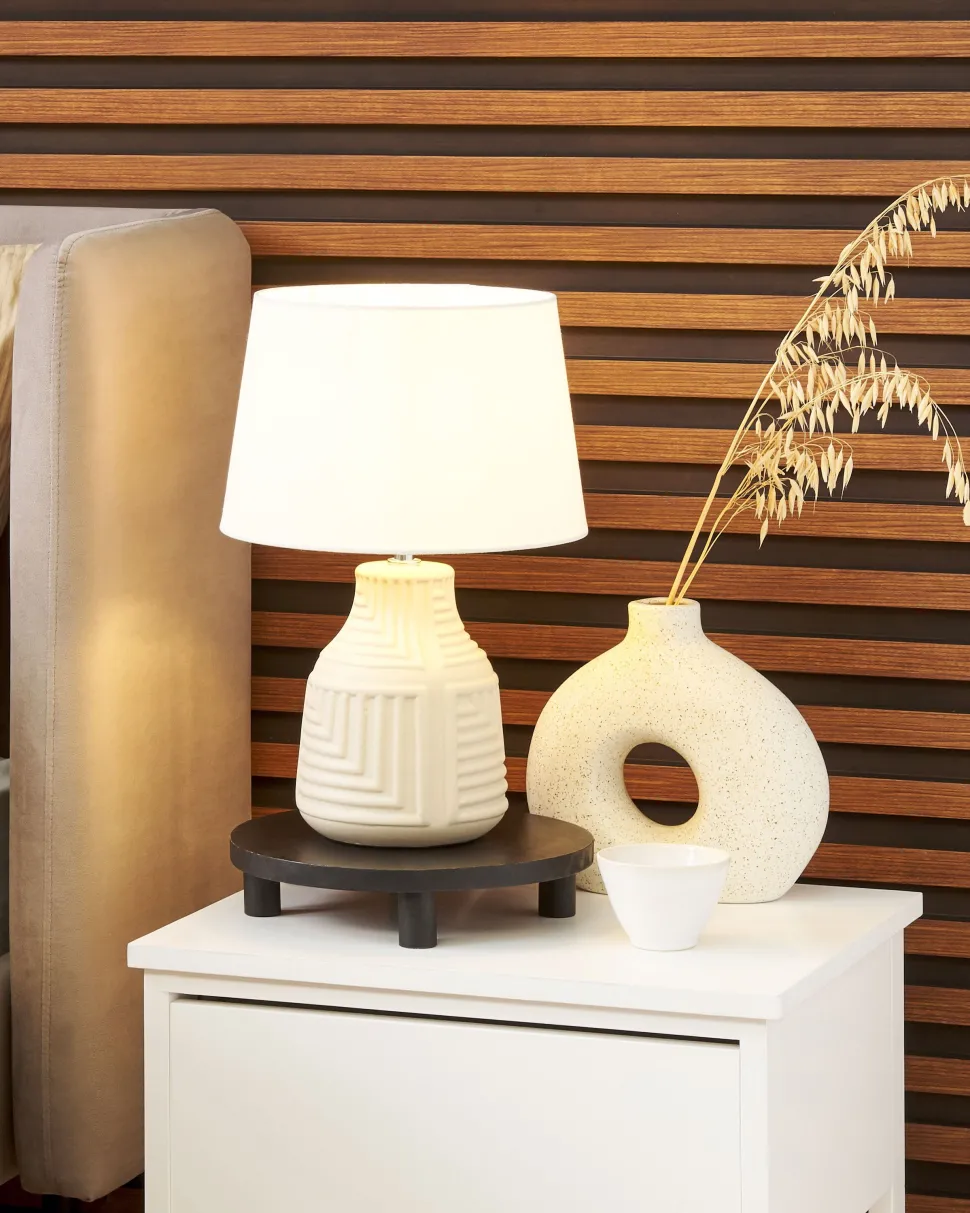 Candeeiro De Mesa Em Ceramica Creme Ozama