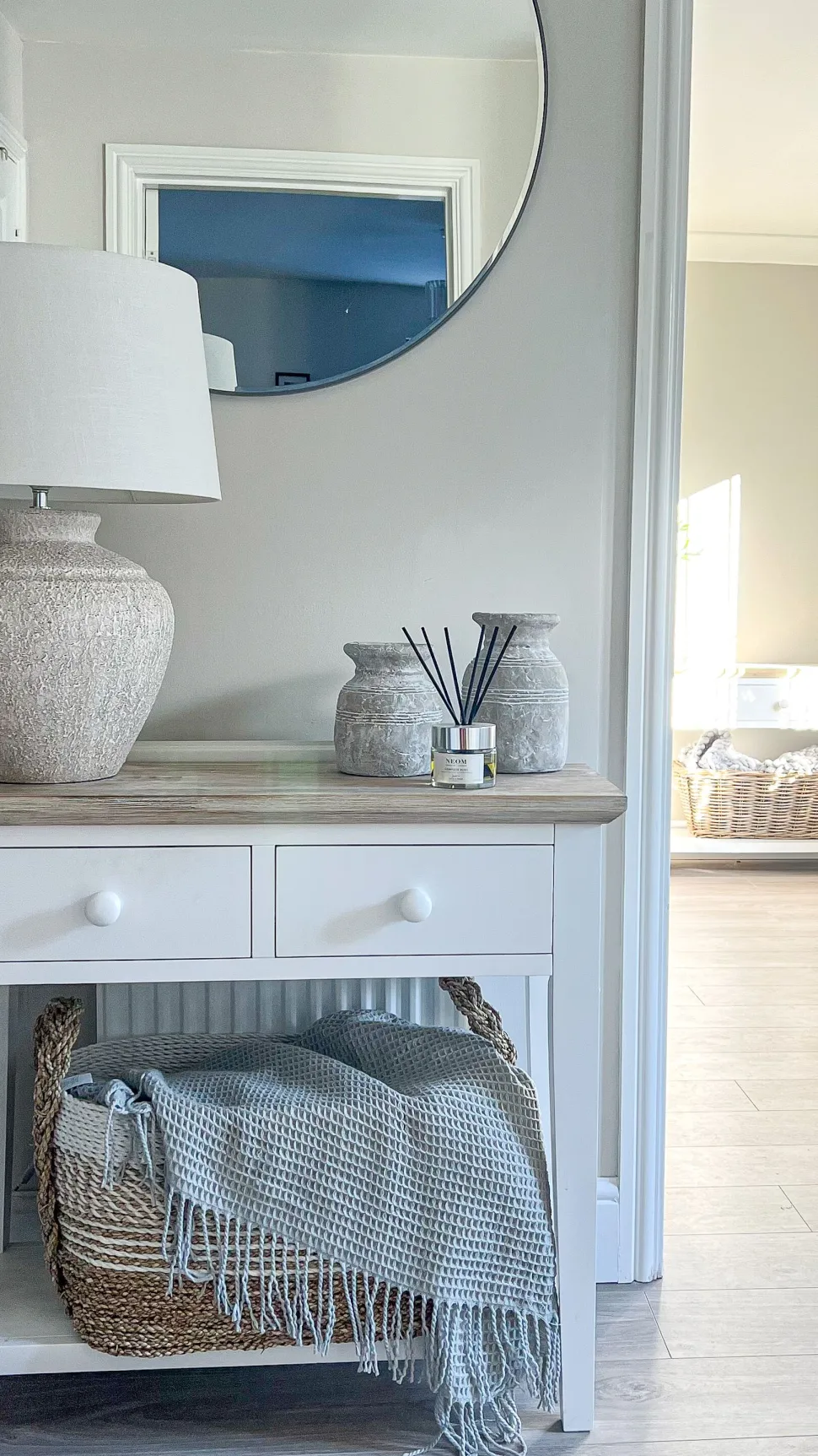 Candeeiro De Mesa Em Ceramica Branca E Creme 60 Cm Caine