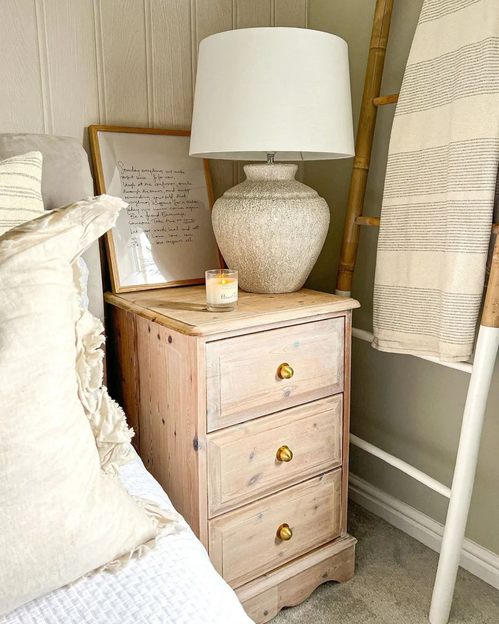 Candeeiro De Mesa Em Ceramica Branca E Creme 60 Cm Caine