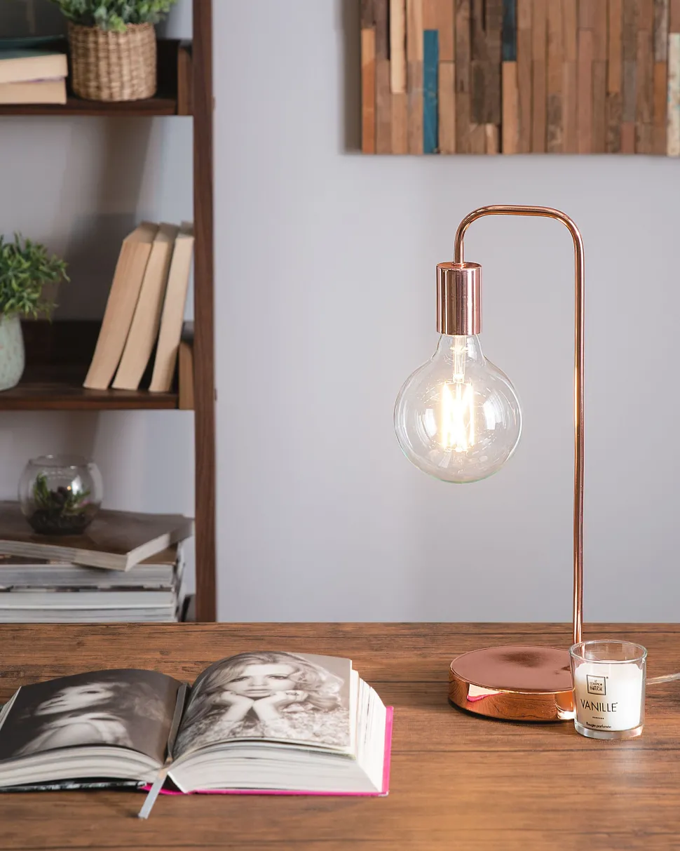 Candeeiro De Mesa Em Metal Cor De Cobre Savena