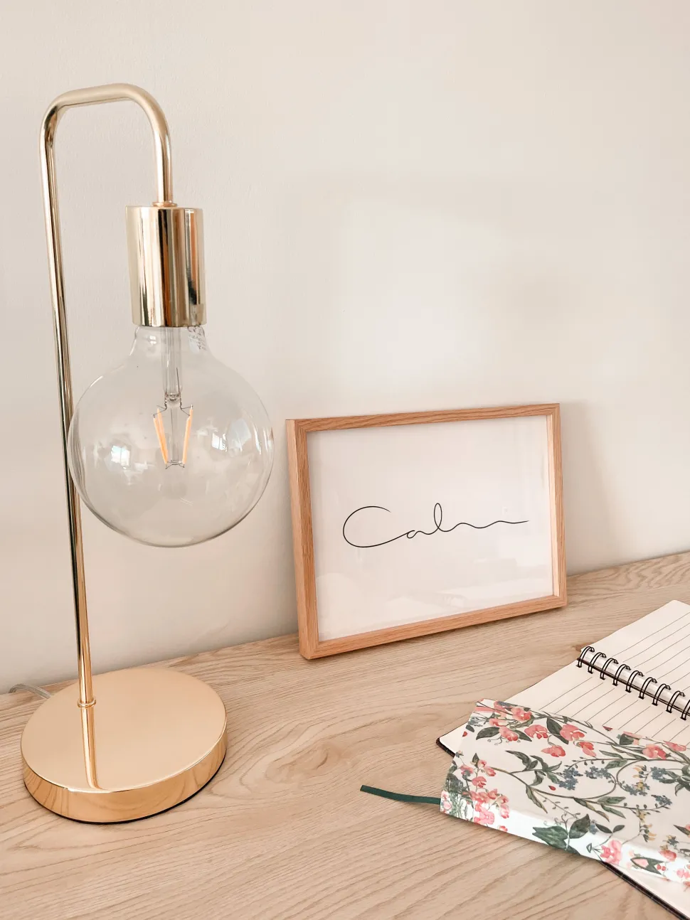 Candeeiro De Mesa Em Metal Cor De Cobre Savena