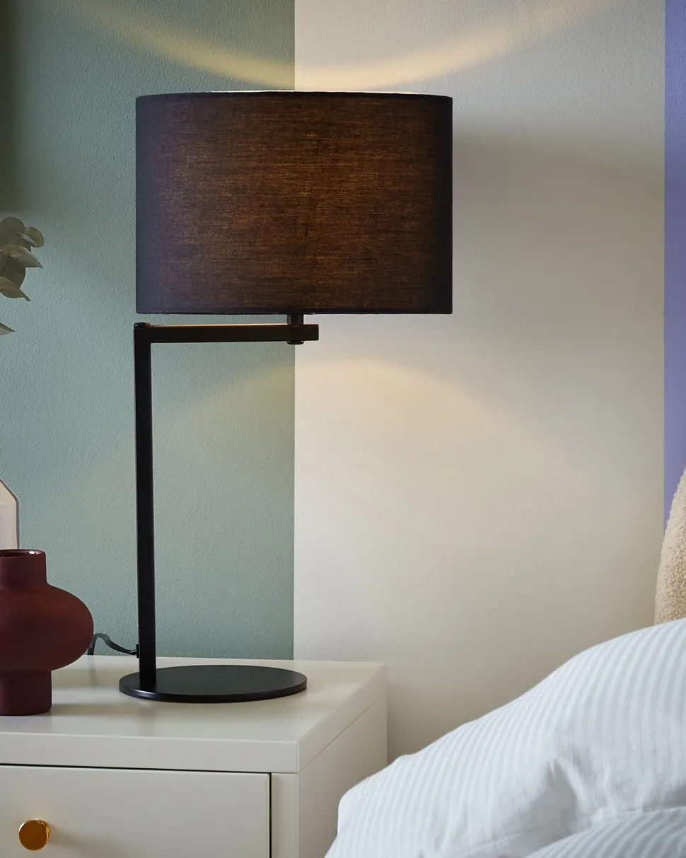 Candeeiro De Mesa Em Metal Preto Baldwin