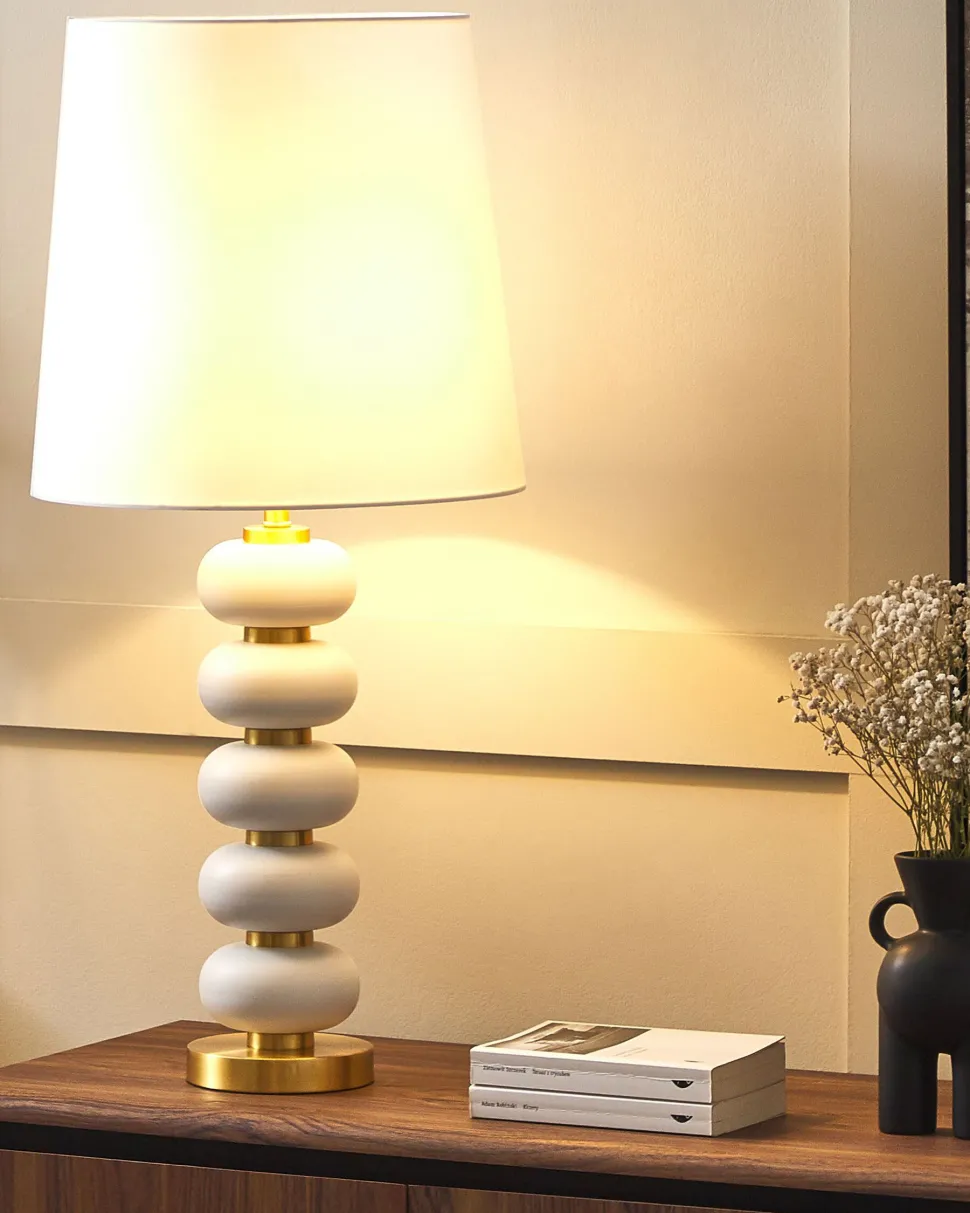 Candeeiro De Mesa Em Metal Branco E Dourado Frio