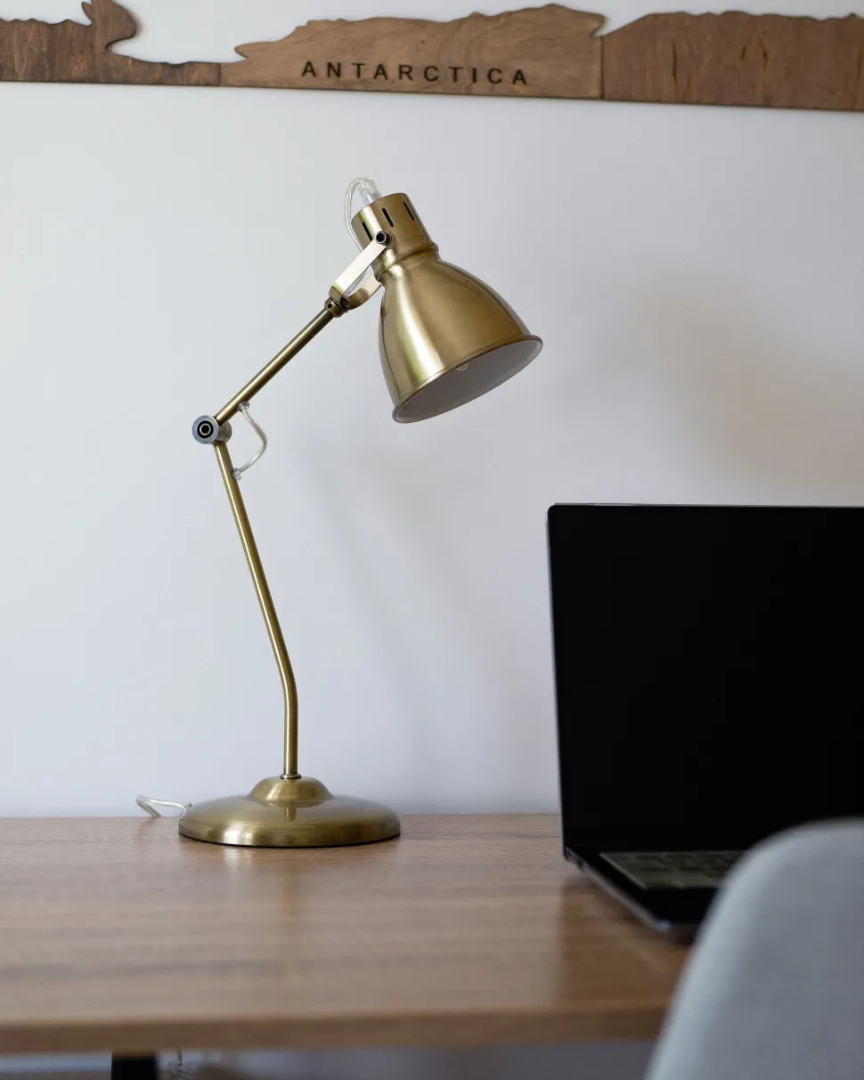 Candeeiro De Mesa Em Metal Dourado Monsan