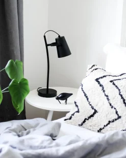 Candeeiro De Mesa Em Metal Preto Flint