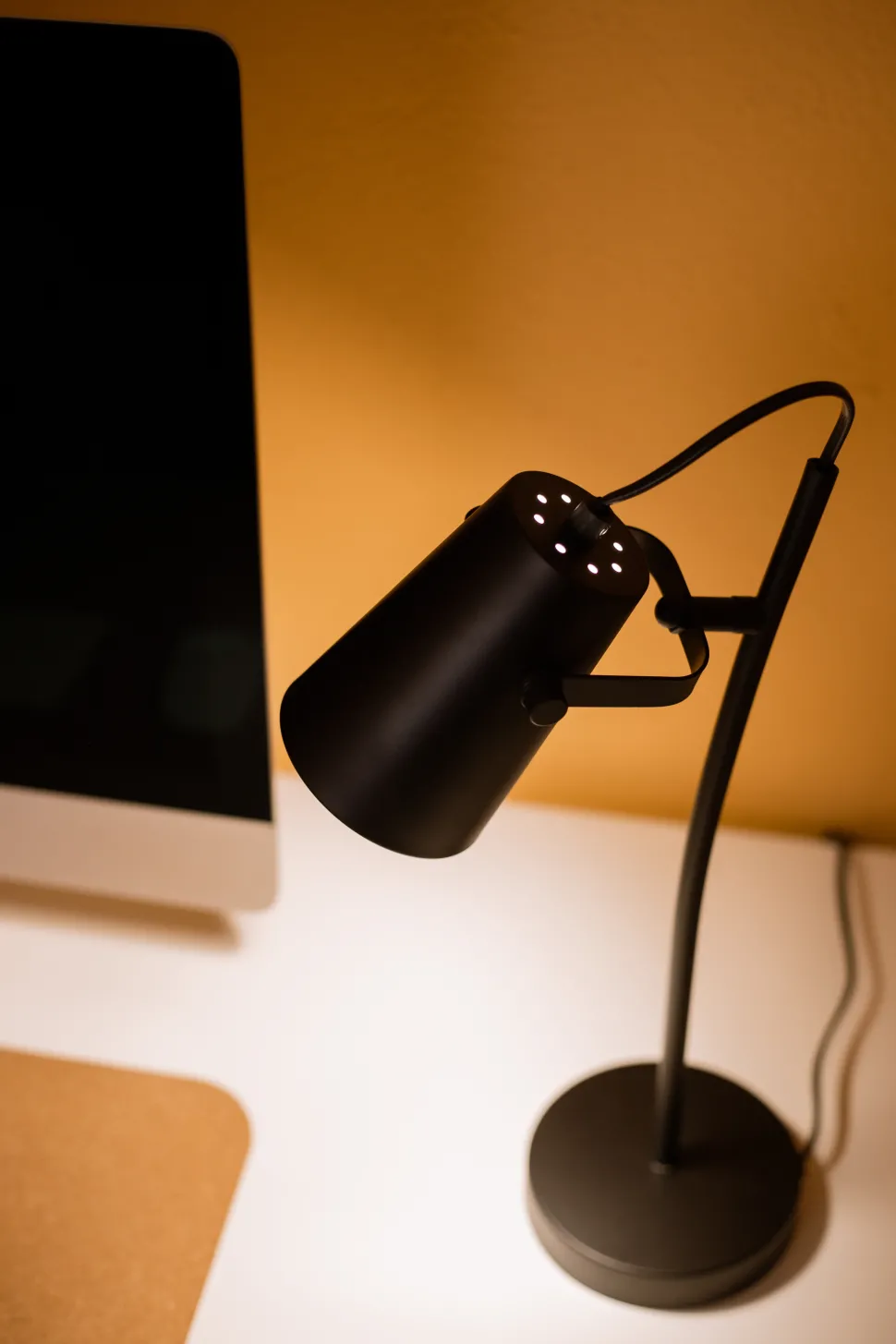 Candeeiro De Mesa Em Metal Preto Flint