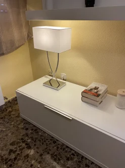 Candeeiro De Mesa Em Metal Dourado E Abajur Branco Yasuni