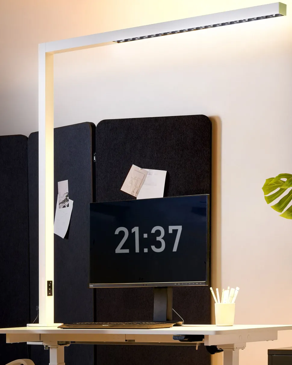 Candeeiro De Mesa Led Em Metal Branco 120 Cm Octant