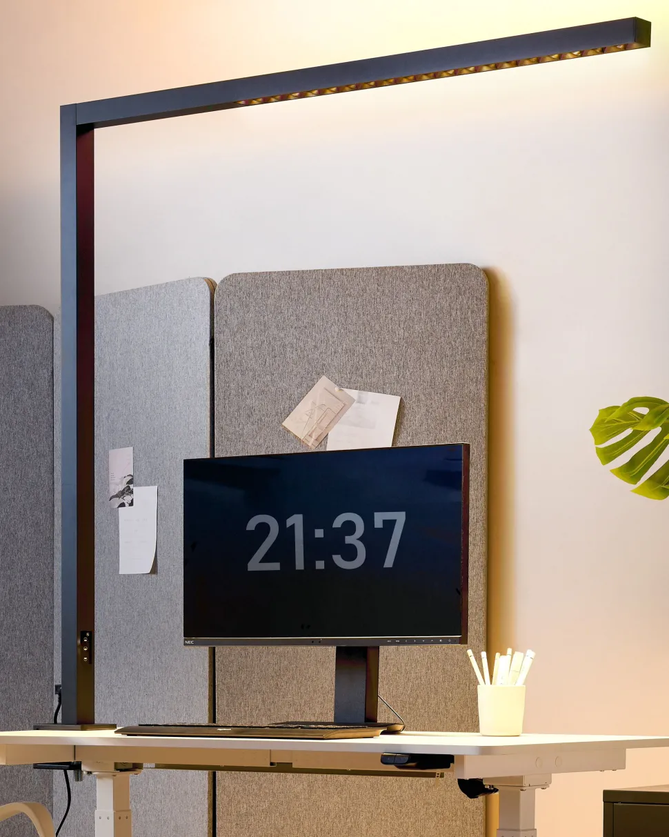 Candeeiro De Mesa Led Em Metal Preto 120 Cm Octant