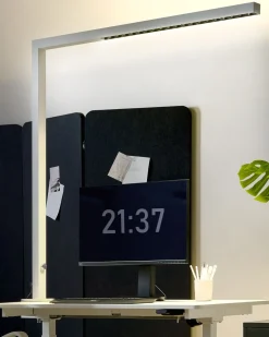 Candeeiro De Mesa Led Em Metal Prateado 120 Cm Volans