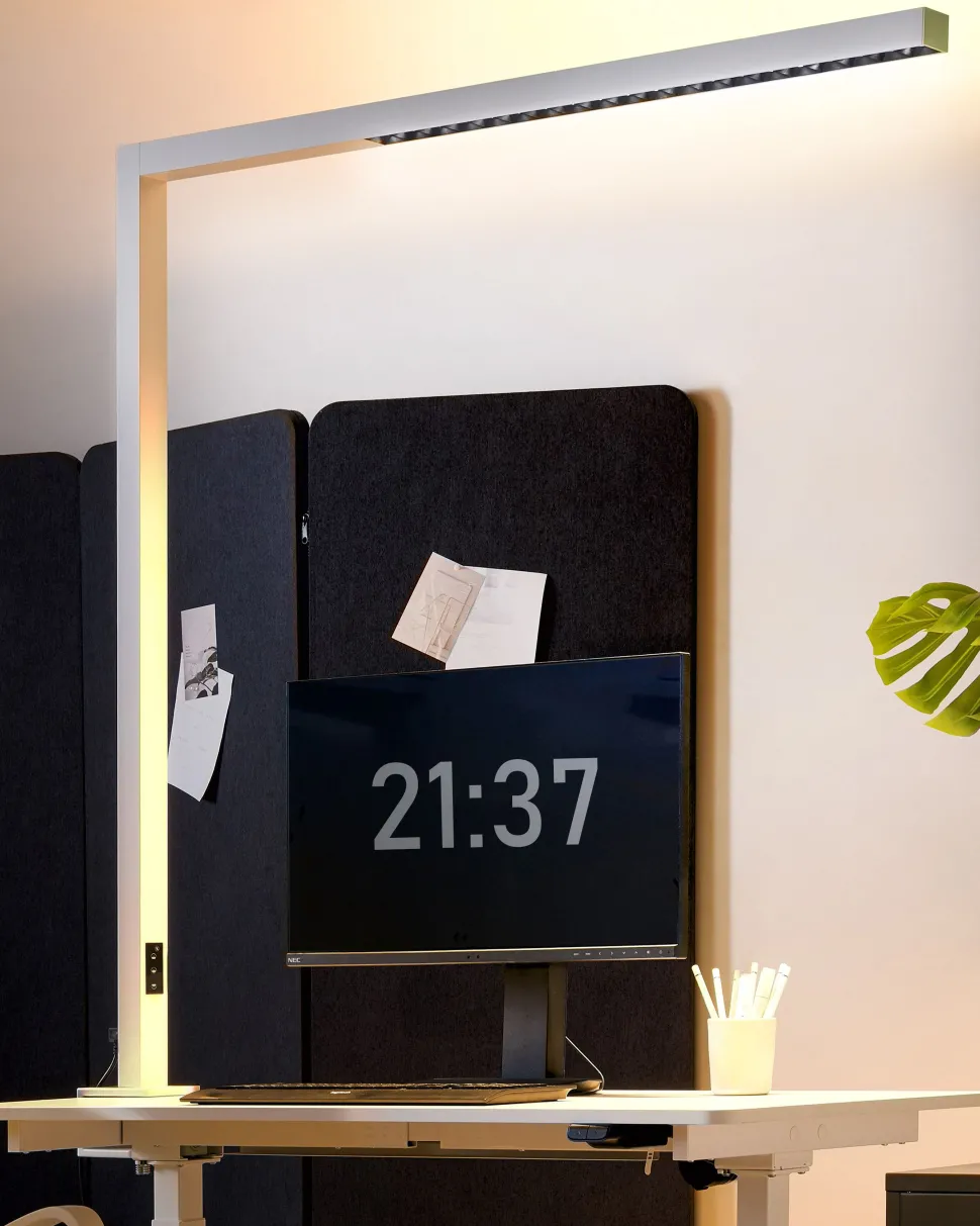 Candeeiro De Mesa Led Em Metal Prateado 120 Cm Octant