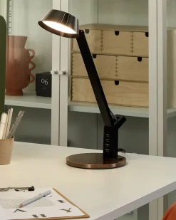 Candeeiro De Mesa Led Em Metal Cor De Cobre Com Porta Usb Chamaeleon