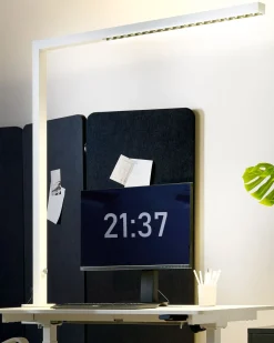 Candeeiro De Mesa Led Em Metal Branco 120 Cm Volans