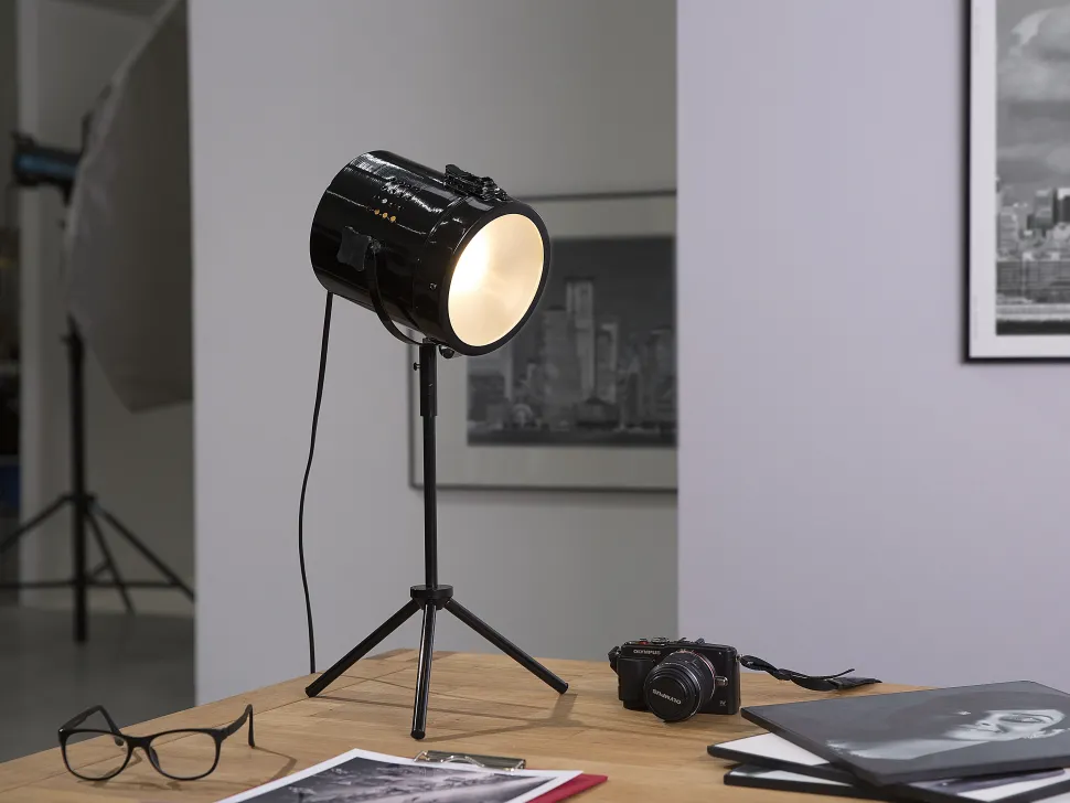 Candeeiro De Mesa Metalico Tipo Projetor Preto Henares