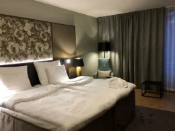 Candeeiro De Mesa Preto E Dourado Ebro