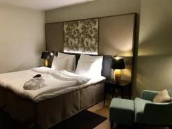 Candeeiro De Mesa Preto E Dourado Ebro