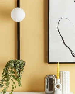 Candeeiro De Parede Com 1 Abajur E Vaso Em Metal Preto 55 Cm Isabella