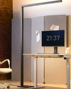 Candeeiro De Pe Led Em Metal Preto 194 Cm Mensa