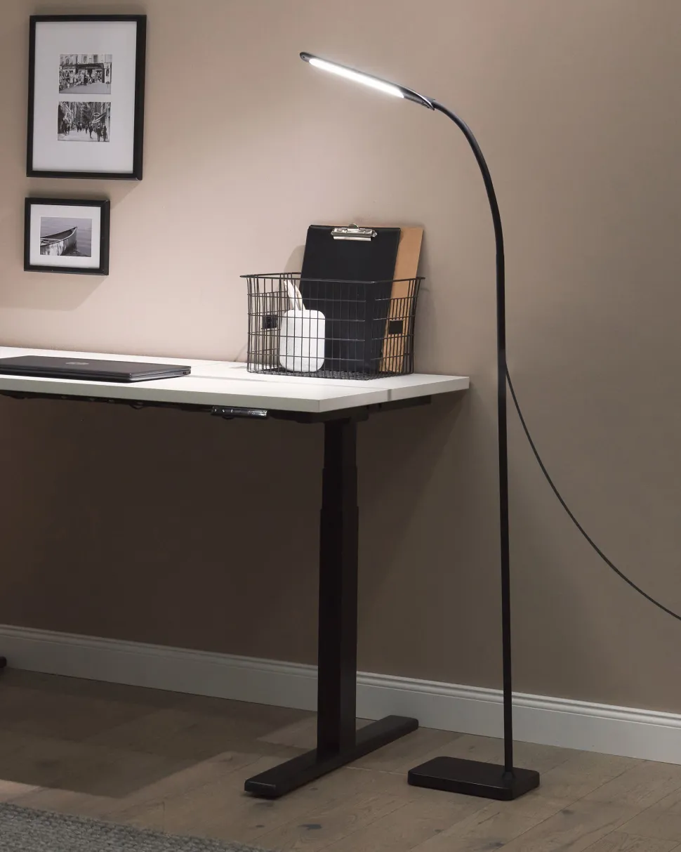Candeeiro De Pe Led Preto 174 Cm Norma