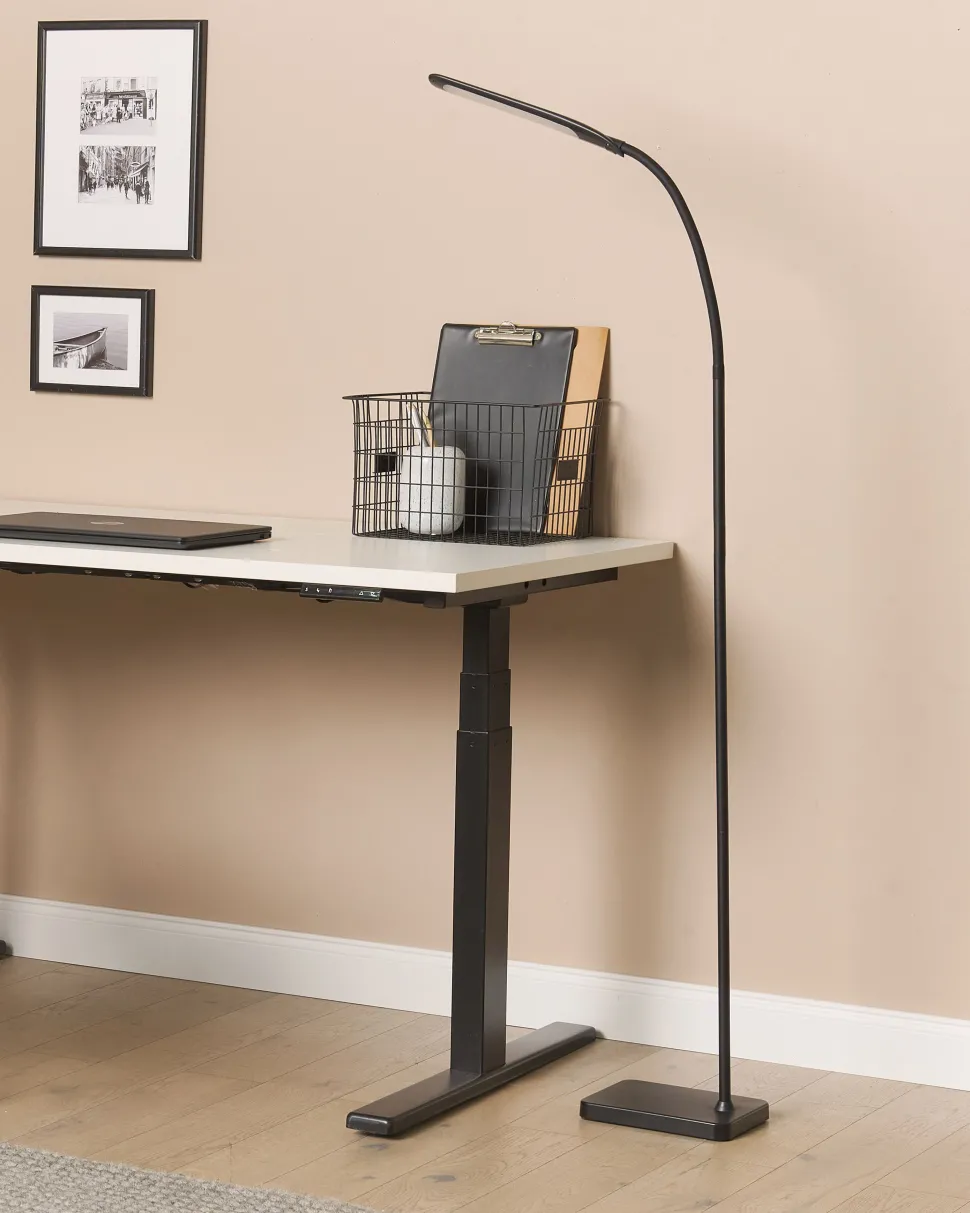 Candeeiro De Pe Led Preto 174 Cm Norma