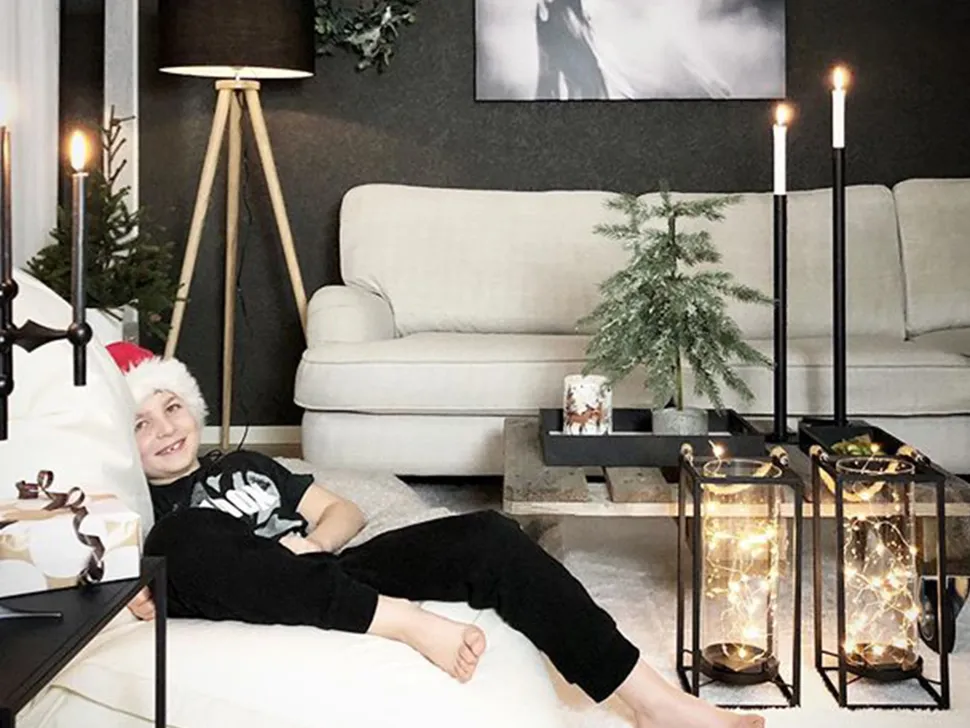 Candeeiro De Pe Preto Com Tripe De Madeira Nitra