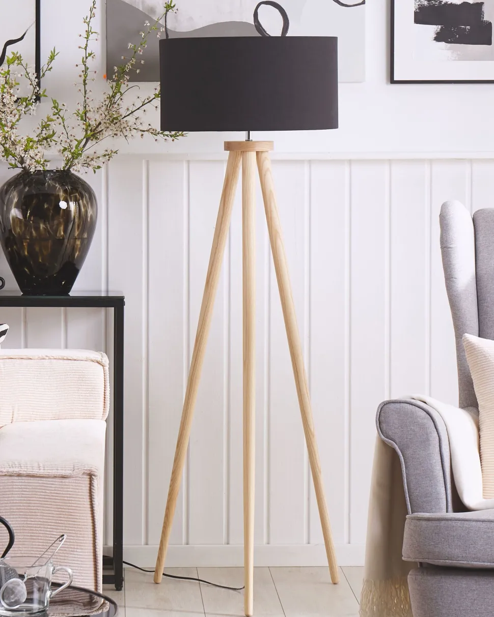 Candeeiro De Pe Preto Com Tripe De Madeira Nitra