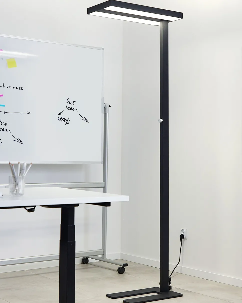 Candeeiro Led De Pe Em Metal Preto 197 Cm Taurus