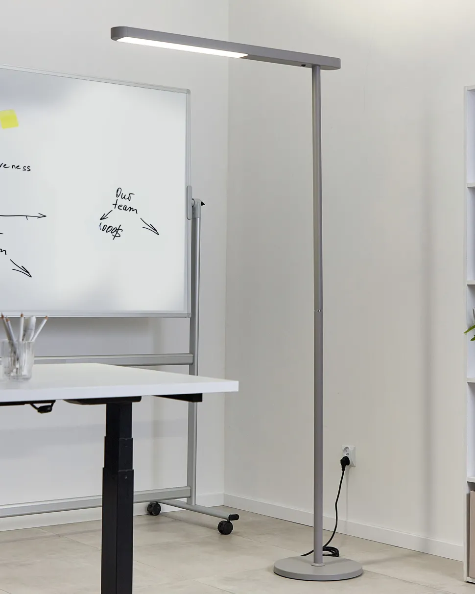 Candeeiro Led De Pe Em Metal Prateado 186 Cm Perseus