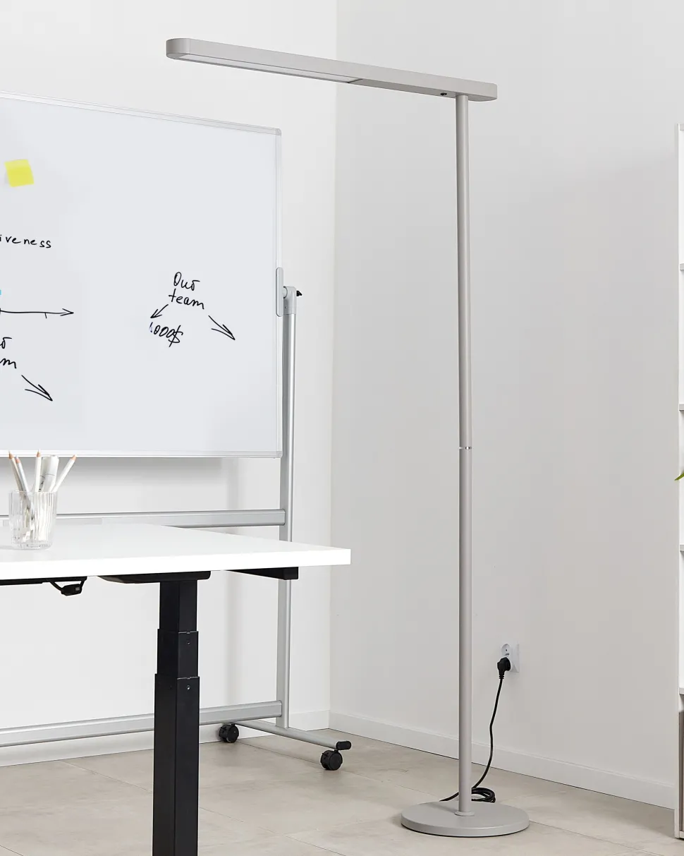 Candeeiro Led De Pe Em Metal Prateado 186 Cm Perseus