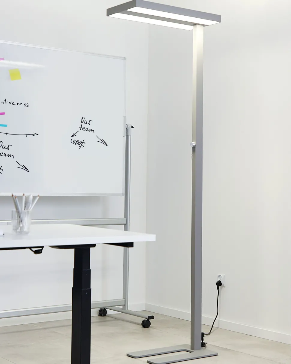 Candeeiro Led De Pe Em Metal Prateado 197 Cm Taurus