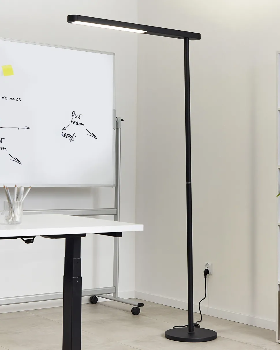 Candeeiro Led De Pe Em Metal Preto 186 Cm Perseus