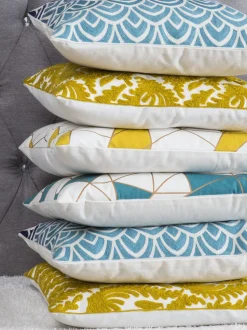 Conjunto De 2 Almofadas Com Padrao Geometrico Amarelo 45 X 45 Cm Clarkia