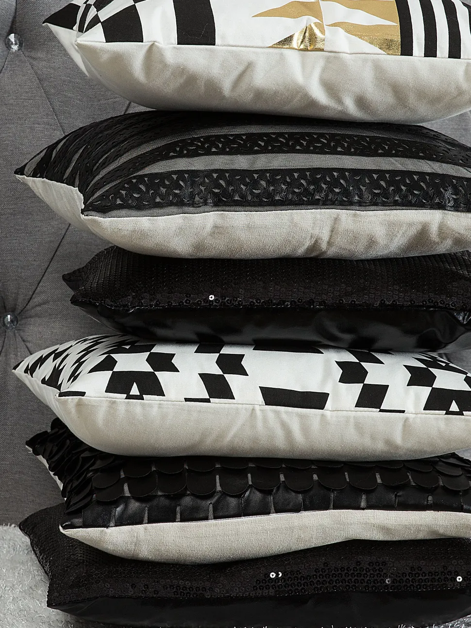 Conjunto De 2 Almofadas Decorativas Com Lantejoulas 45 X 45 Cm Preta Aster