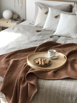 Conjunto De 2 Almofadas Decorativas Com Rebites 45 X 45 Cm Creme Gaura