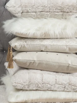 Conjunto De 2 Almofadas Decorativas Em Pele Sintetica 45 X 45 Cm Creme Claro Daisy