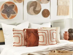Conjunto De 2 Almofadas Decorativas Em Algodao Creme E Laranja Com Padrao Abstrato 45 X 45 Cm Pleione